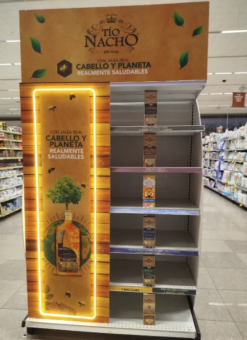 Exhibidor iluminado de Tío Nacho en punto de venta