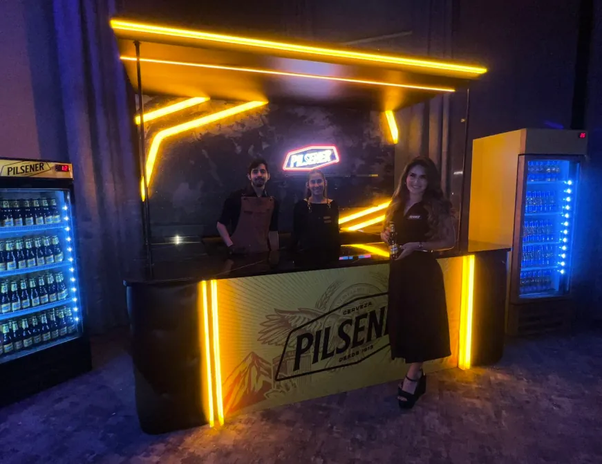 Stand iluminado de Pilsener para evento